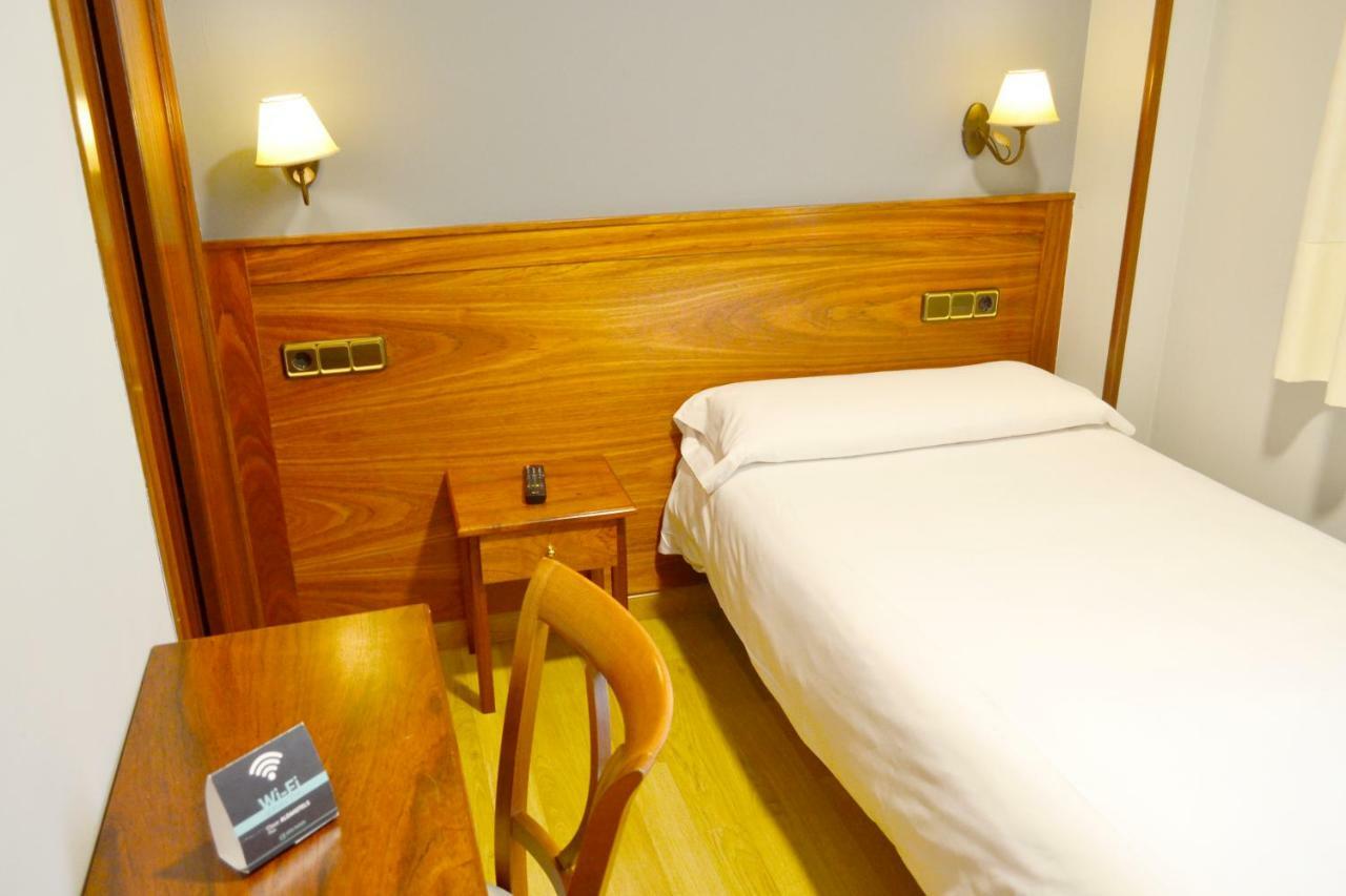 Hotel Los Templarios Ponferrada Εξωτερικό φωτογραφία